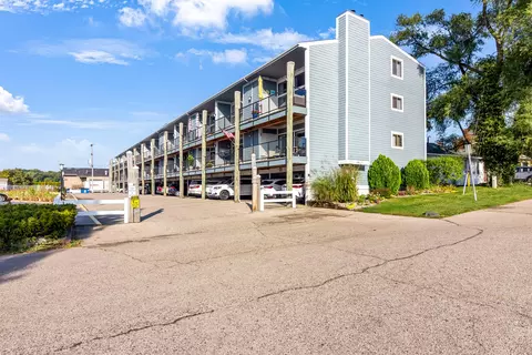 64 Griffith Street St #17, Saugatuck, MI 49453