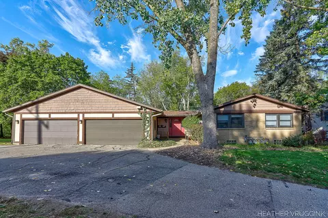 855 N Avenue Ave NE #D, Grand Rapids, MI 49503