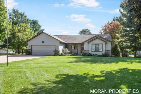 6320 Lincoln St, Allendale, MI 49401