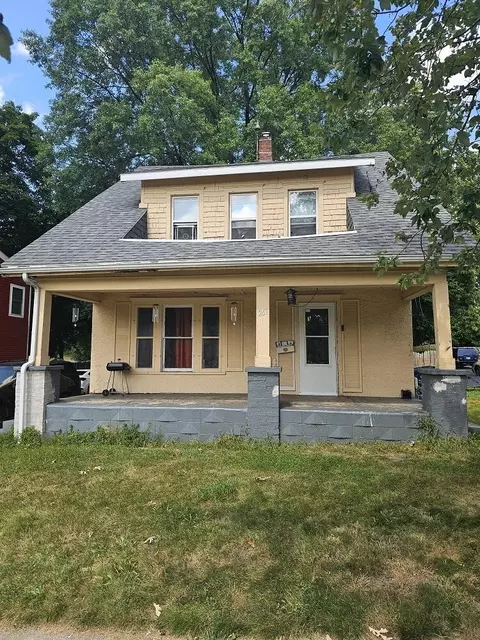 261 Emmett St E, Battle Creek, MI 49017