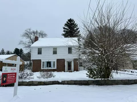 1030 Dwillard Dr, Kalamazoo, MI 49048