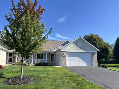 8903 N Clearwater Dr, Zeeland, MI 49464