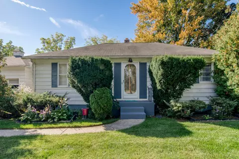 2736 Cascade Rd SE, Grand Rapids, MI 49506