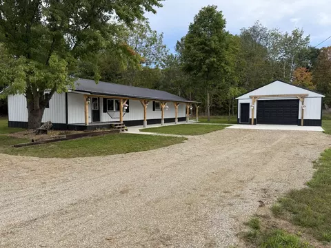 7367 S Coldwater Rd, Blanchard, MI 49310