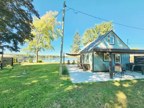 2813 N Mundy Ave, White Cloud, MI 49349