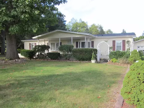 80660 42nd St, Decatur, MI 49045