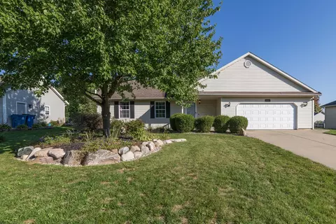 2932 Meadowcroft Ln, Kalamazoo, MI 49004