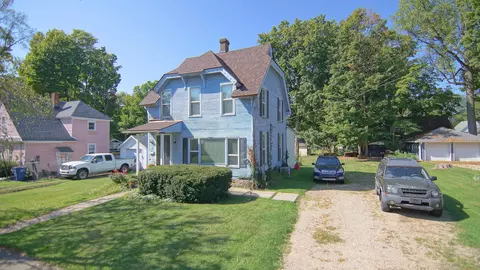 126 S East St, Cassopolis, MI 49031