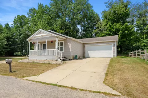 54438 River Birch Dr, Eau Claire, MI 49111