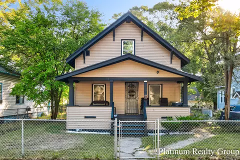 2124 Jefferson St, Muskegon Heights, MI 49444