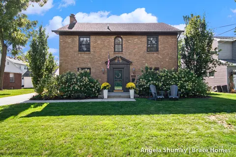 2350 Englewood Dr SE, East Grand Rapids, MI 49506