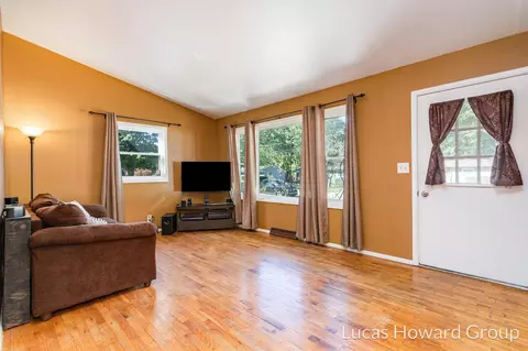 127 Circle Dr, Marshall, MI 49068 photo 2