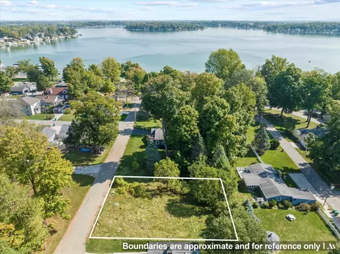 22345 Woodland St, Cassopolis, MI 49031