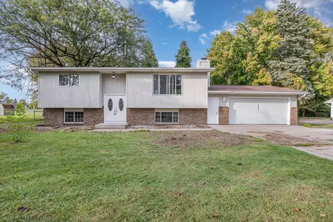 1954 W Midland Rd, Auburn, MI 48611