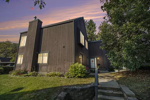 141 Selkirk Ct, Kalamazoo, MI 49006