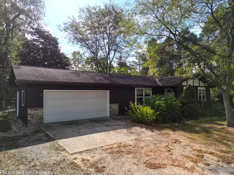 1570 E Croton Dr, Newaygo, MI 49337