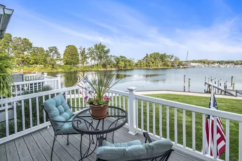 963 W Savidge St, Spring Lake, MI 49456