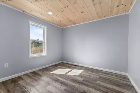 Bedroom - 928 Flint Rd, Coldwater, MI 49036 photo 2 of 3