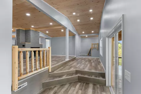 Entry Way - 928 Flint Rd, Coldwater, MI 49036 photo 3 of 6