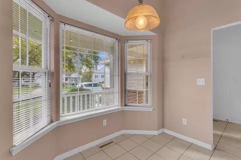 850 E Barrington Cir, Jackson, MI 49203 photo 5