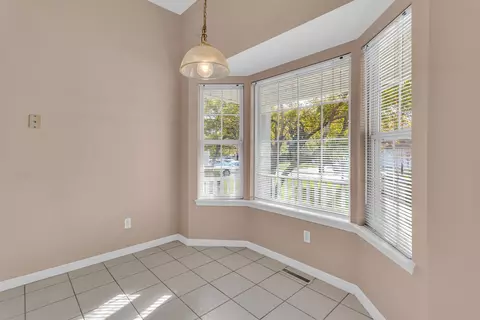 850 E Barrington Cir, Jackson, MI 49203 photo 4