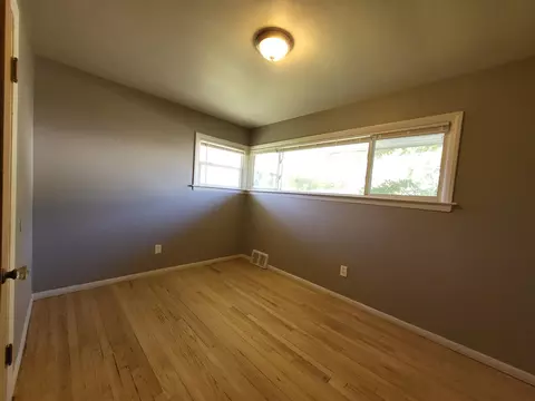 Bedroom - 22056 Piper Ave, Eastpointe, MI 48021 photo 1 of 2