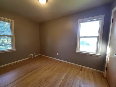 Bedroom - 22056 Piper Ave, Eastpointe, MI 48021 photo 2 of 2