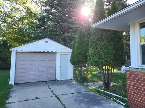 Exterior - 22056 Piper Ave, Eastpointe, MI 48021 photo 2 of 4