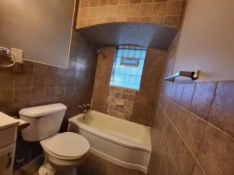Bath - 22056 Piper Ave, Eastpointe, MI 48021 photo 1 of 1