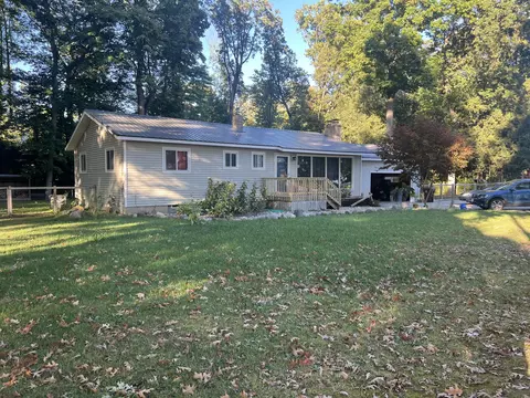 11834 W Carson City Road Rd, Greenville, MI 48838