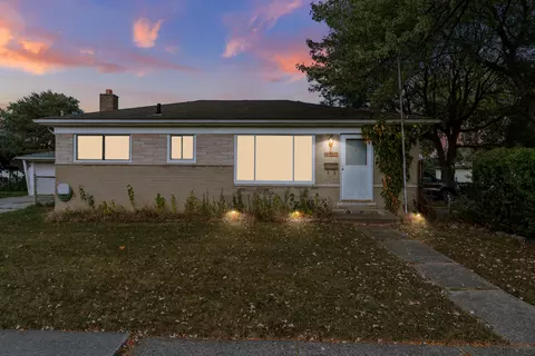 30214 J Carls St, Roseville, MI 48066