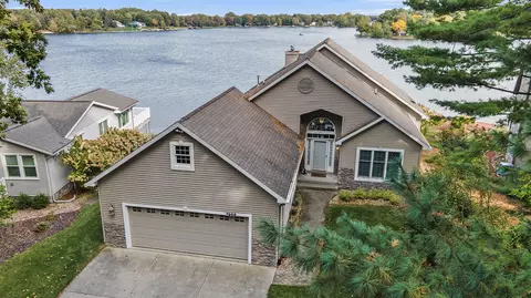 7988 Island Ct, Canadian Lakes, MI 49346