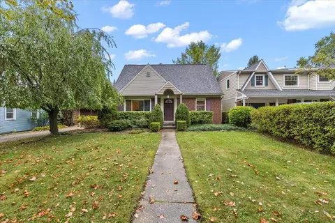 1905 Crestland Dr, Ann Arbor, MI 48104