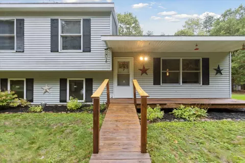 11905 E Spencer Rd, Sumner, MI 48889