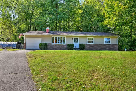 2930 Niles Buchanan Rd, Buchanan, MI 49107