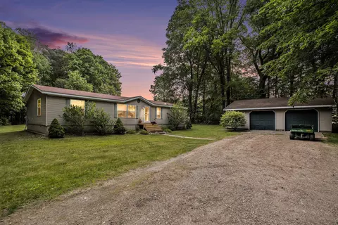 2255 River Rd, Hastings, MI 49058