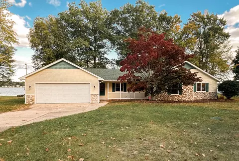 2582 W Bay Dr, Sand Lake, MI 49343
