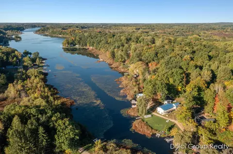 290 Long Lake Dr, Hastings, MI 49058