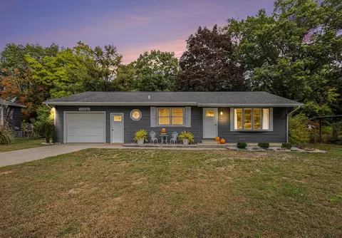 15687 Pruin St, Spring Lake, MI 49456