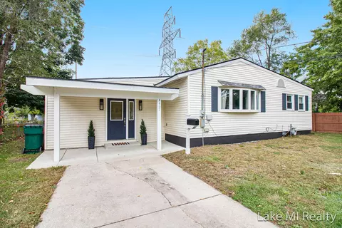 4463 Pinehurst Ave SW, Wyoming, MI 49548