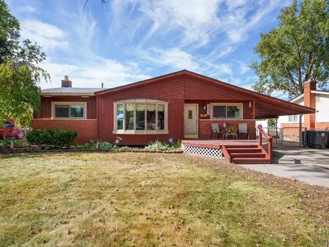 14563 Melrose St, Livonia, MI 48154