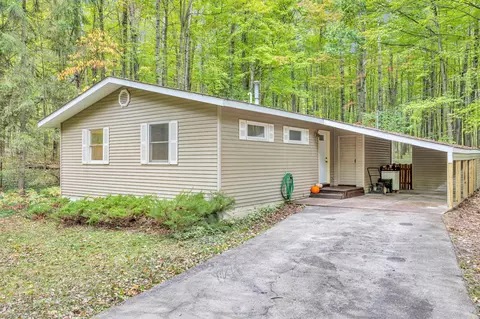 8128 Highland Trl, Canadian Lakes, MI 49346