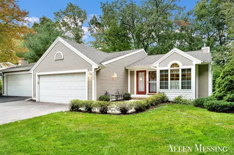 4235 Valley Side Dr NE, Grand Rapids, MI 49525