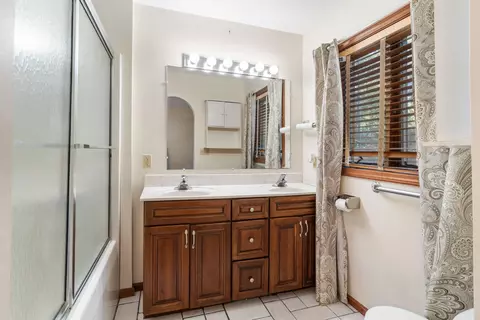 Bath - 11735 N Waldron Rd, Jerome, MI 49249 photo 1 of 4