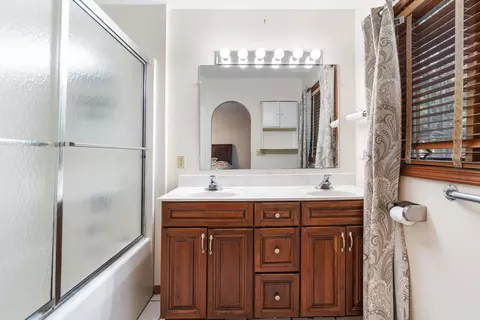 Bath - 11735 N Waldron Rd, Jerome, MI 49249 photo 2 of 4