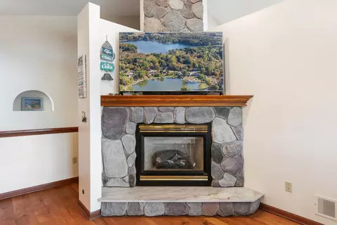 Living - 11735 N Waldron Rd, Jerome, MI 49249 photo 7 of 8