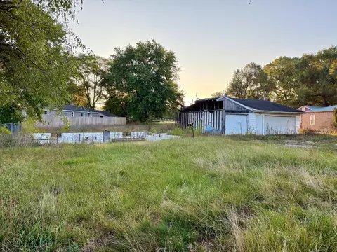 1921 S Greenville Rd, Greenville, MI 48838