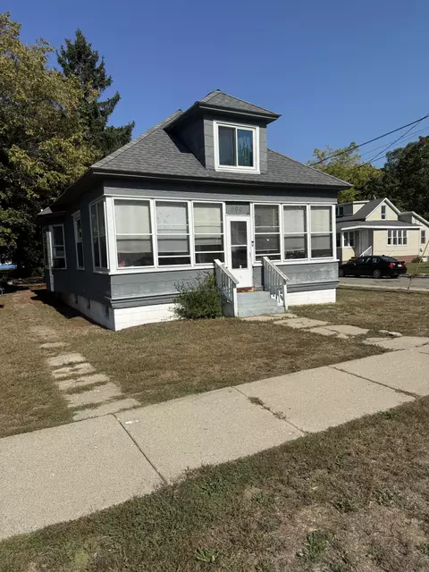 590 Mclaughlin Ave, Muskegon, MI 49442