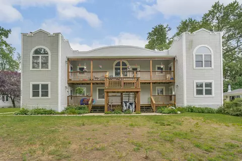 7374 N Shore Dr #16, South Haven, MI 49090