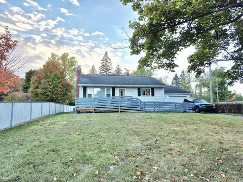 172 S Manning St, Hillsdale, MI 49242